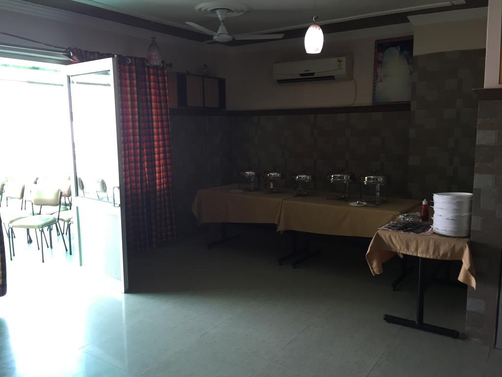 Hotel Swastik Jammu Bagian luar foto